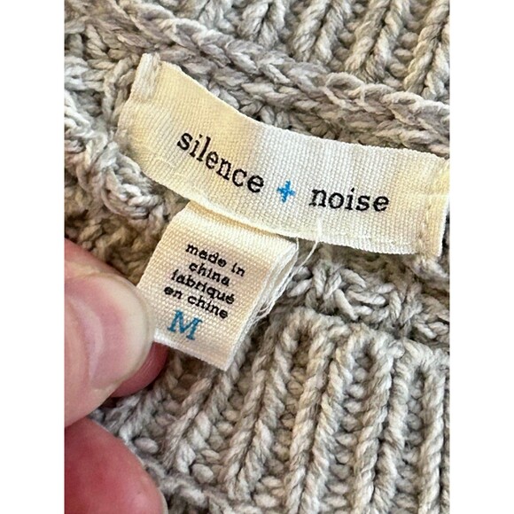 Silence & Noise | UO Short Sleeve Cropped Sweater size M Keyhole Front Cutout - Picture 3 of 8